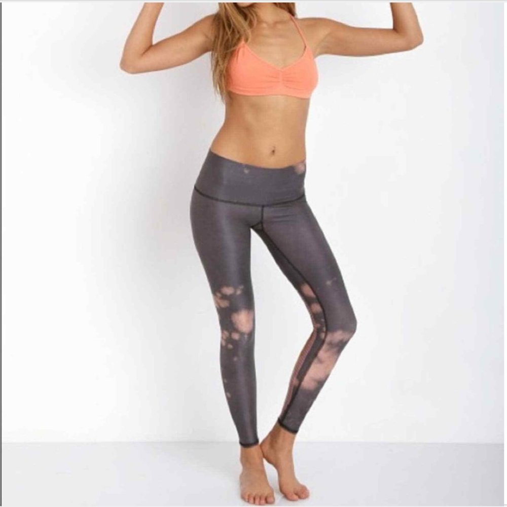 TEEKI Sacred Feather Hot Pant Leggings Size Small